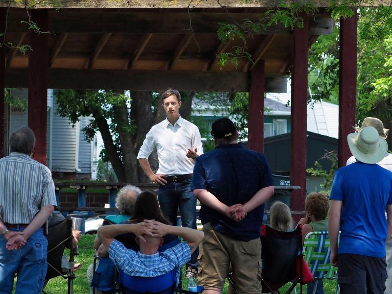 Iowa State Auditor Rob Sand speaks with voters in Sioux City Iowa